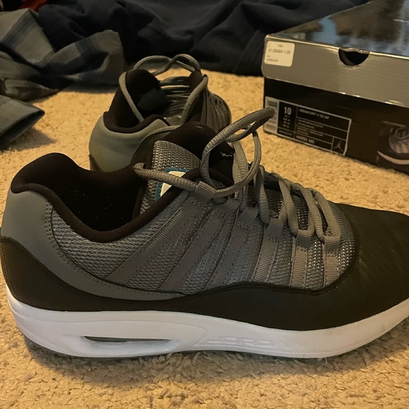 Jordan comfort 11 viz air. Size 10. Like new condition. - Picture 7 of 8